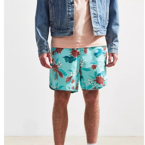 Patagonia Scalloped Hem Wavefarer Swim Short Size 28 - Picture 2 of 11